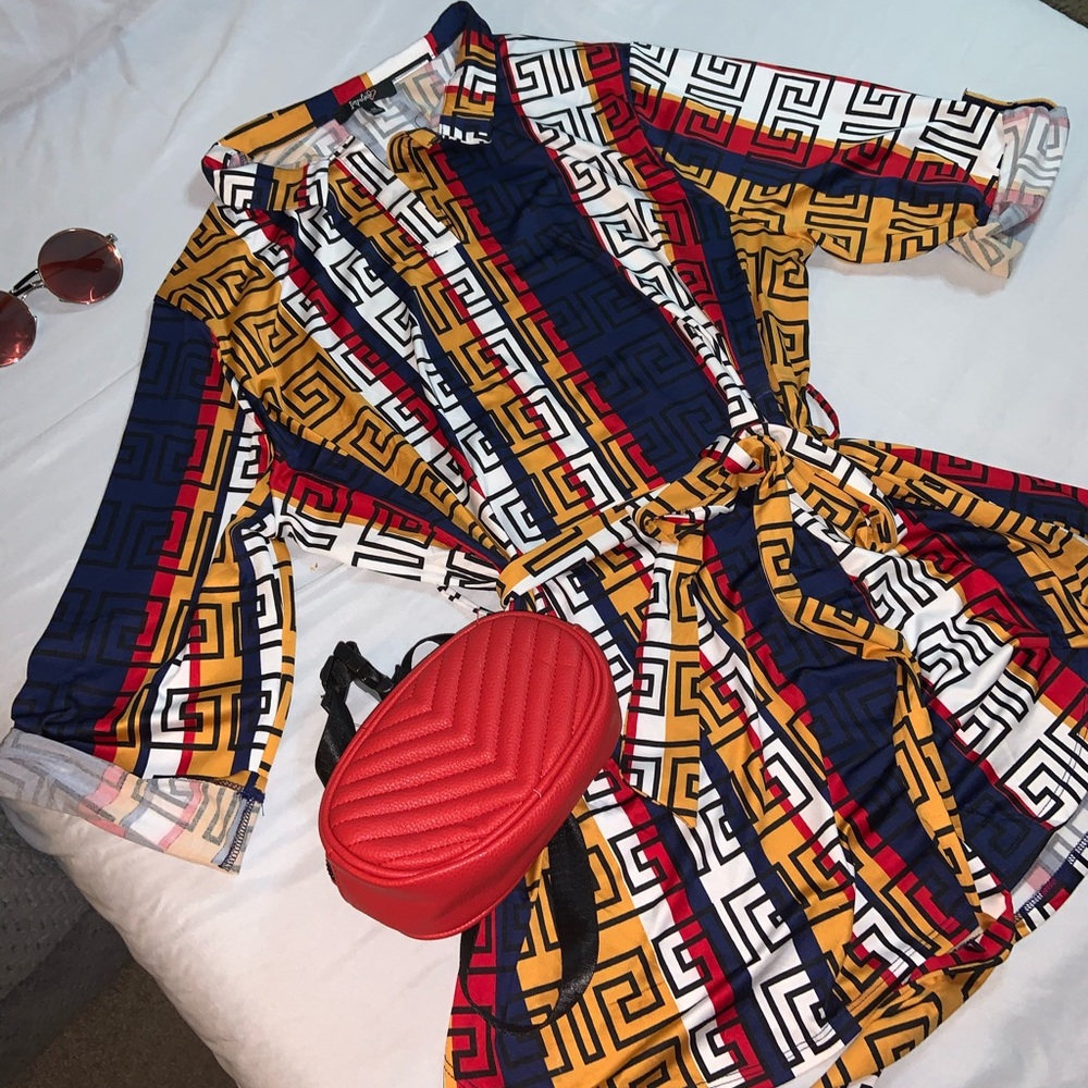 Geometric patterned shirt with waist belt